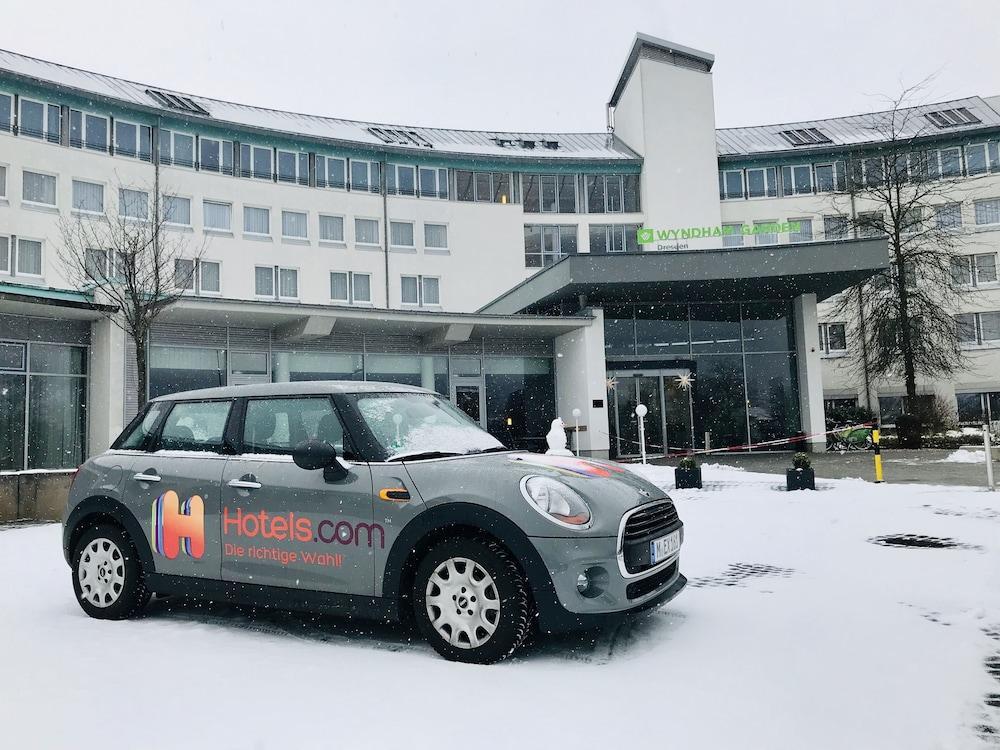 Ramada By Wyndham Dresden Hotel Екстериор снимка