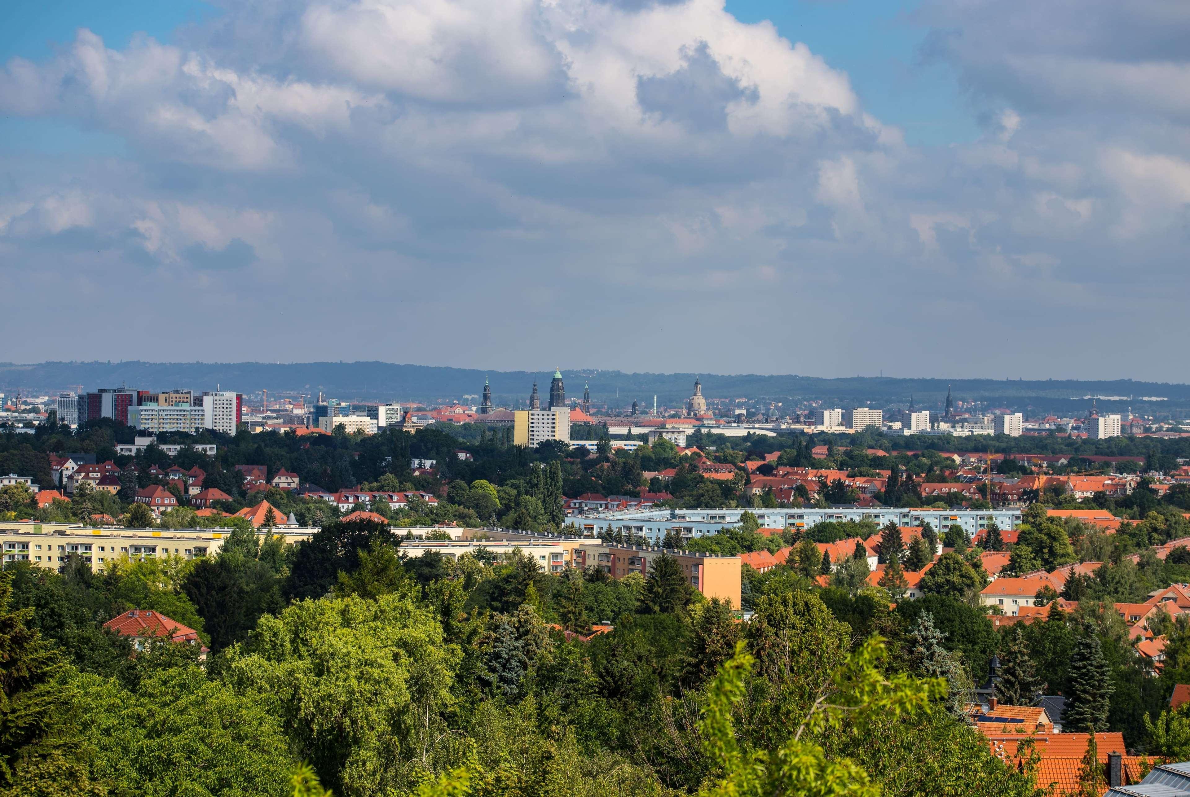 Ramada By Wyndham Dresden Hotel Екстериор снимка