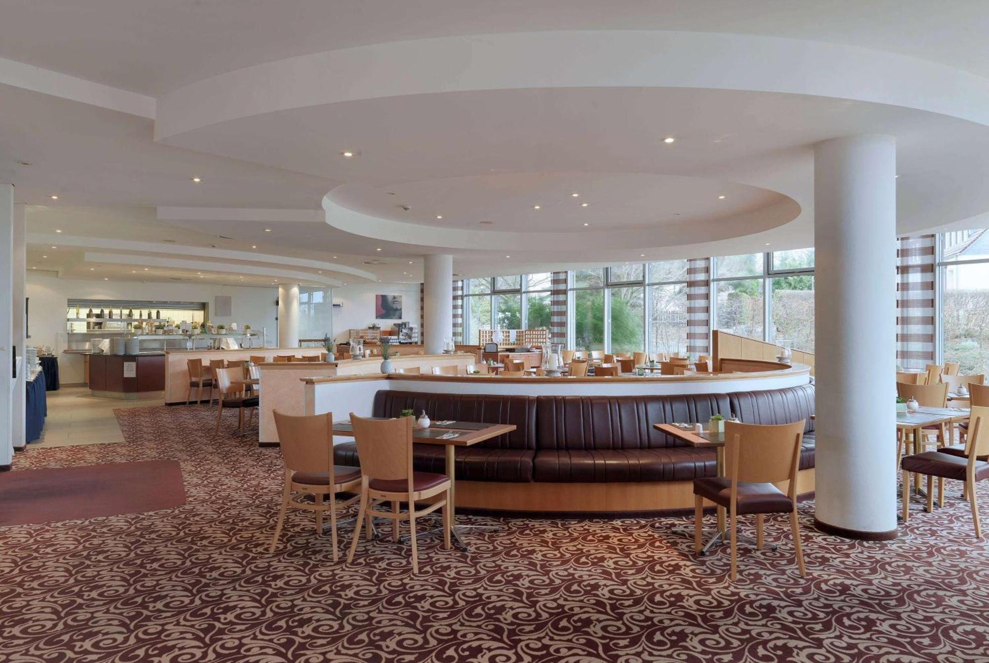 Ramada By Wyndham Dresden Hotel Екстериор снимка