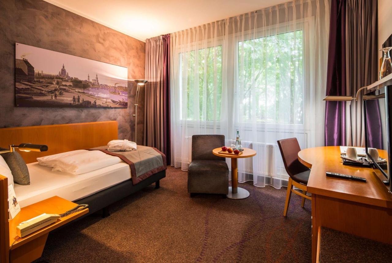 Ramada By Wyndham Dresden Hotel Екстериор снимка
